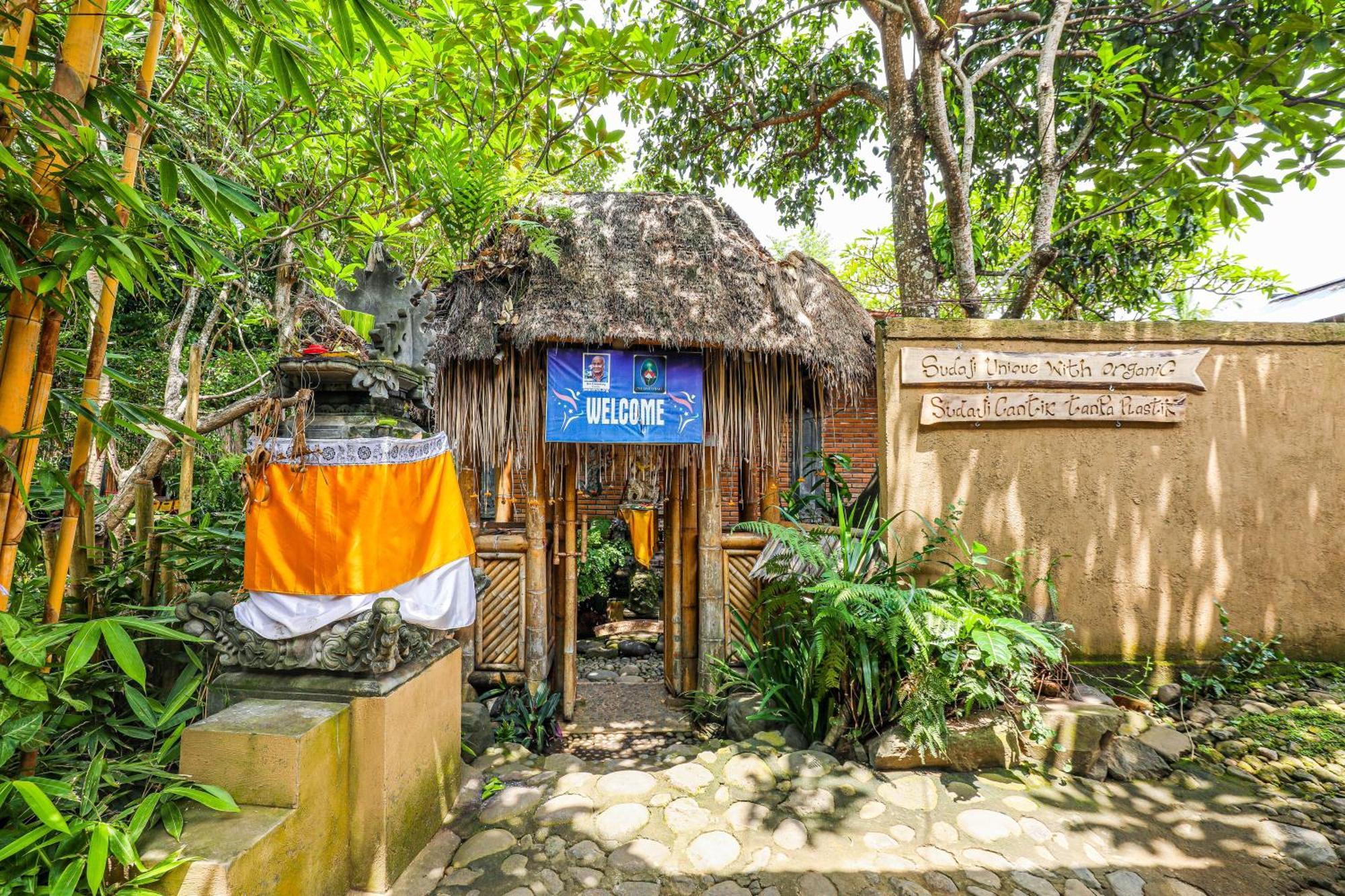 Omunity Bali Hotel Singaraja Exterior foto