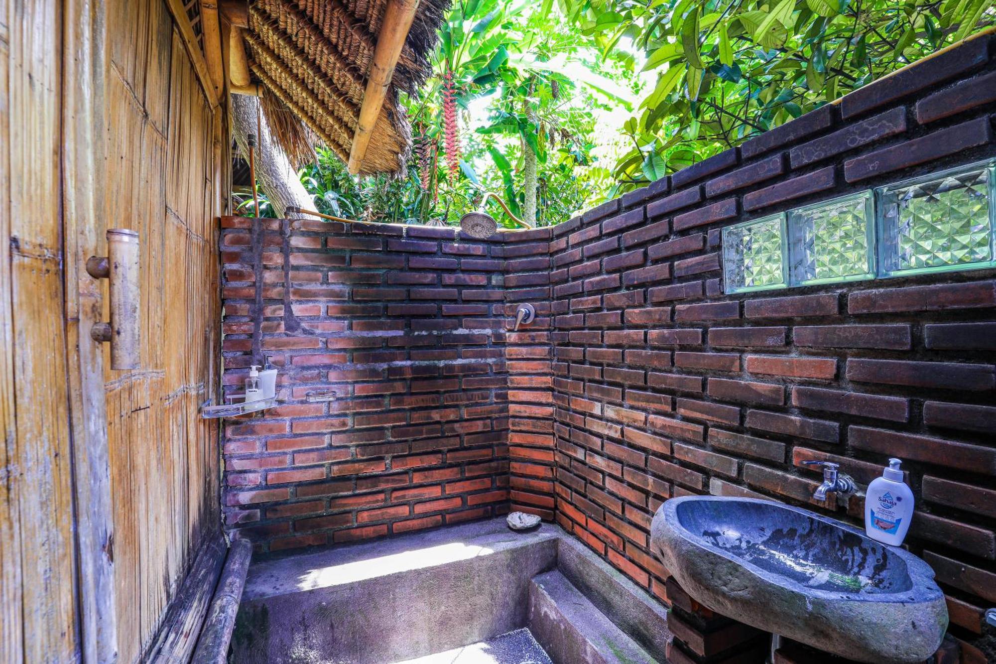 Omunity Bali Hotel Singaraja Exterior foto