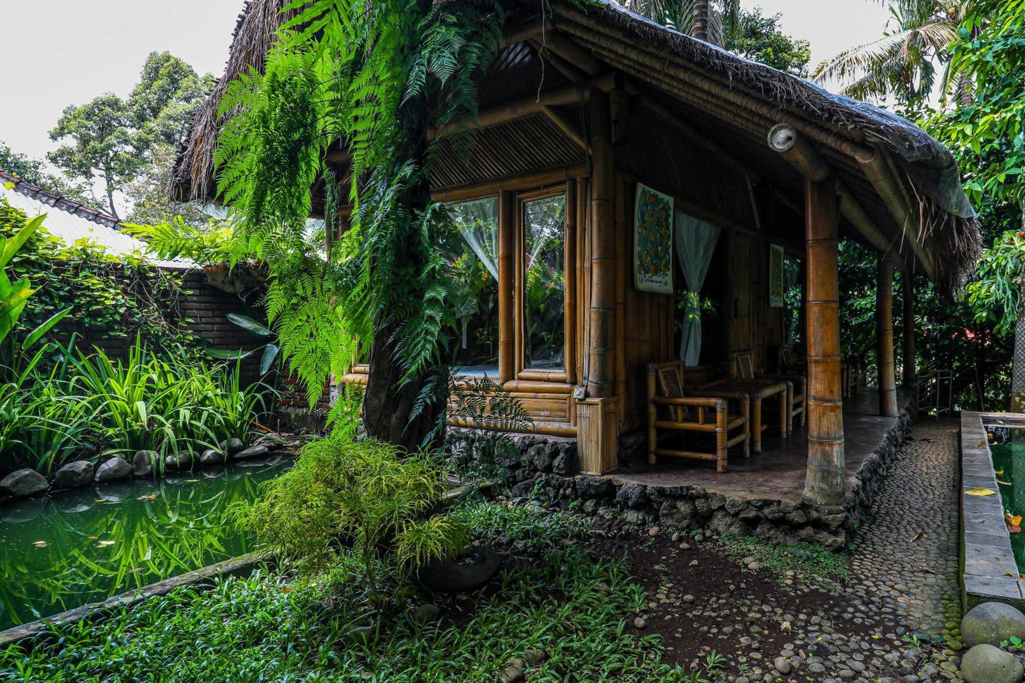 Omunity Bali Hotel Singaraja Exterior foto