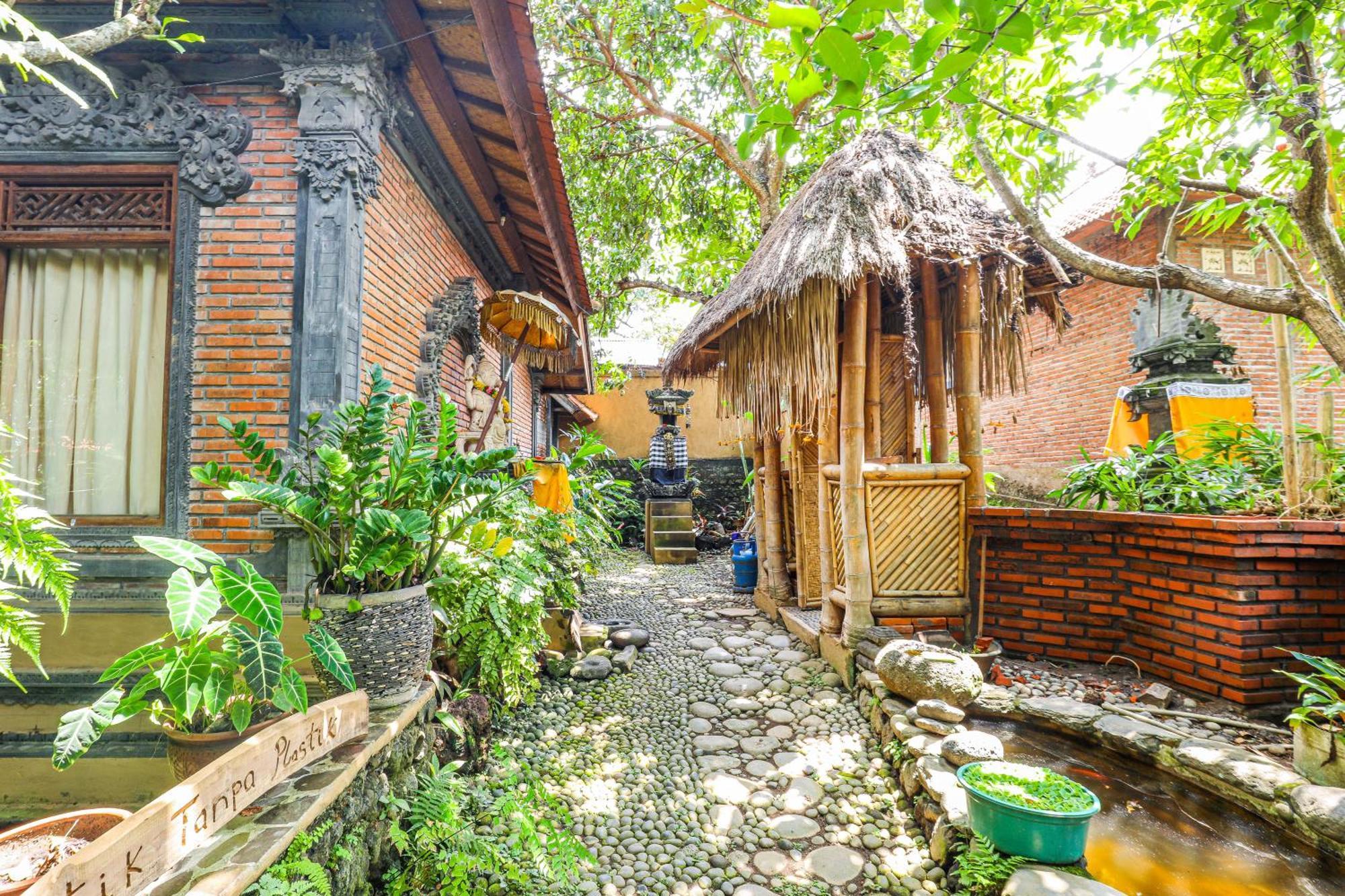 Omunity Bali Hotel Singaraja Exterior foto
