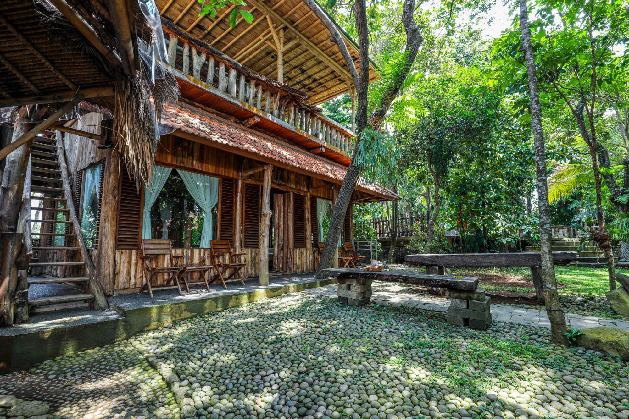 Omunity Bali Hotel Singaraja Exterior foto