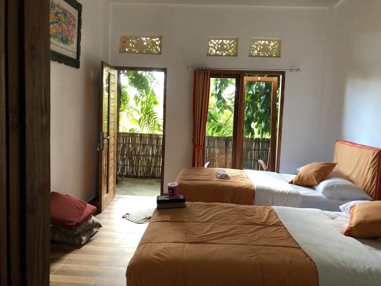 Omunity Bali Hotel Singaraja Exterior foto